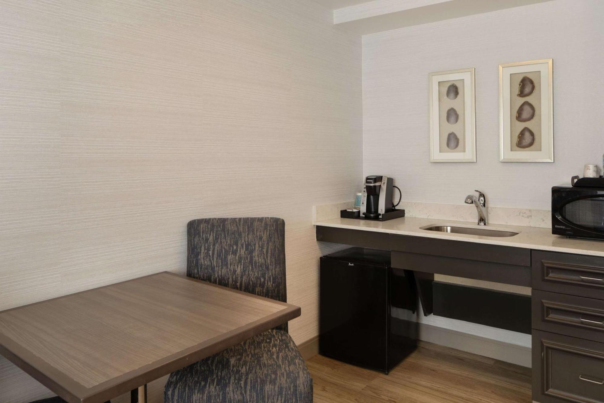 Hilton Garden Inn Freeport Downtown Eksteriør billede